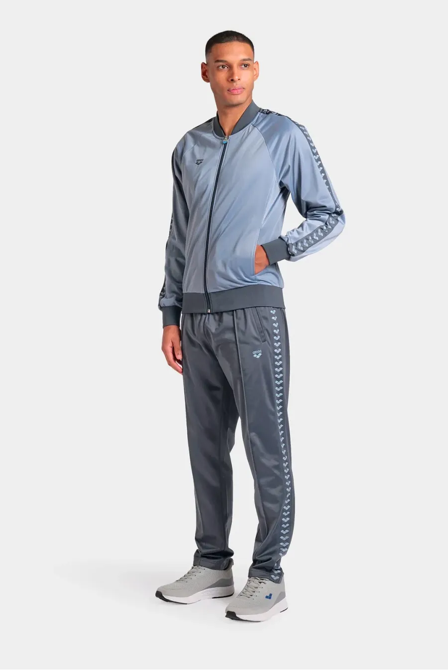 Реглан Arena Relax Iv Team Jacket 002723-550