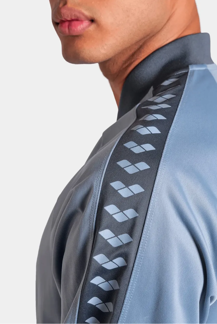 Реглан Arena Relax Iv Team Jacket 002723-550