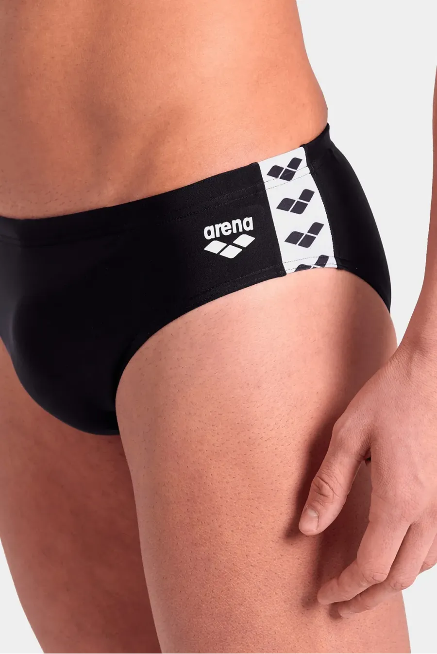 Плавки Arena Icons Swim Briefs Solid 005049-510