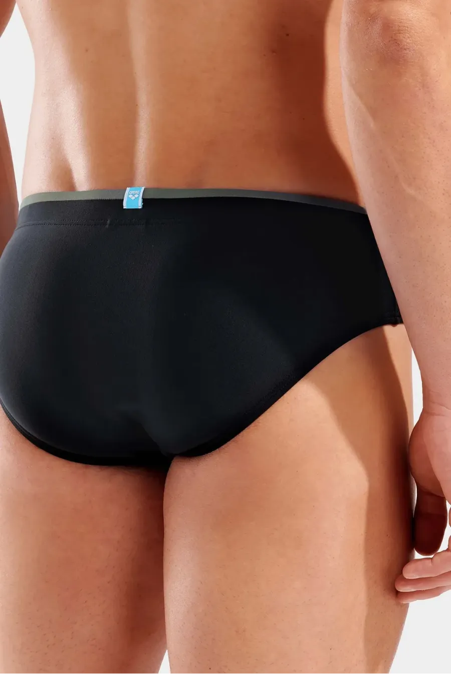 Плавки Arena Solid Swim Briefs 008886-560