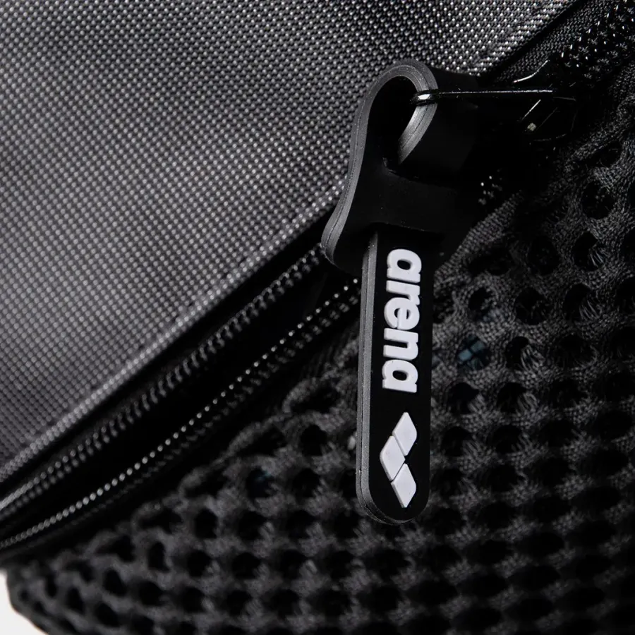 Сумка Arena One Go Pocket Bag 010242-100