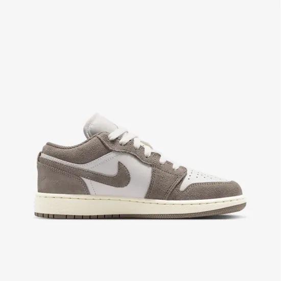 Кросівки Nike Air Jordan 1 Low 553560-026