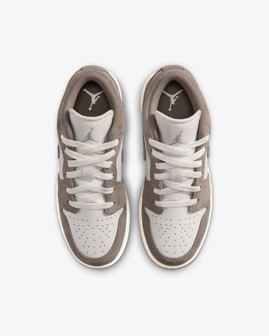 Кросівки Nike Air Jordan 1 Low 553560-026