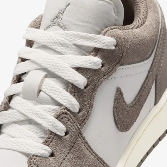 Кросівки Nike Air Jordan 1 Low 553560-026