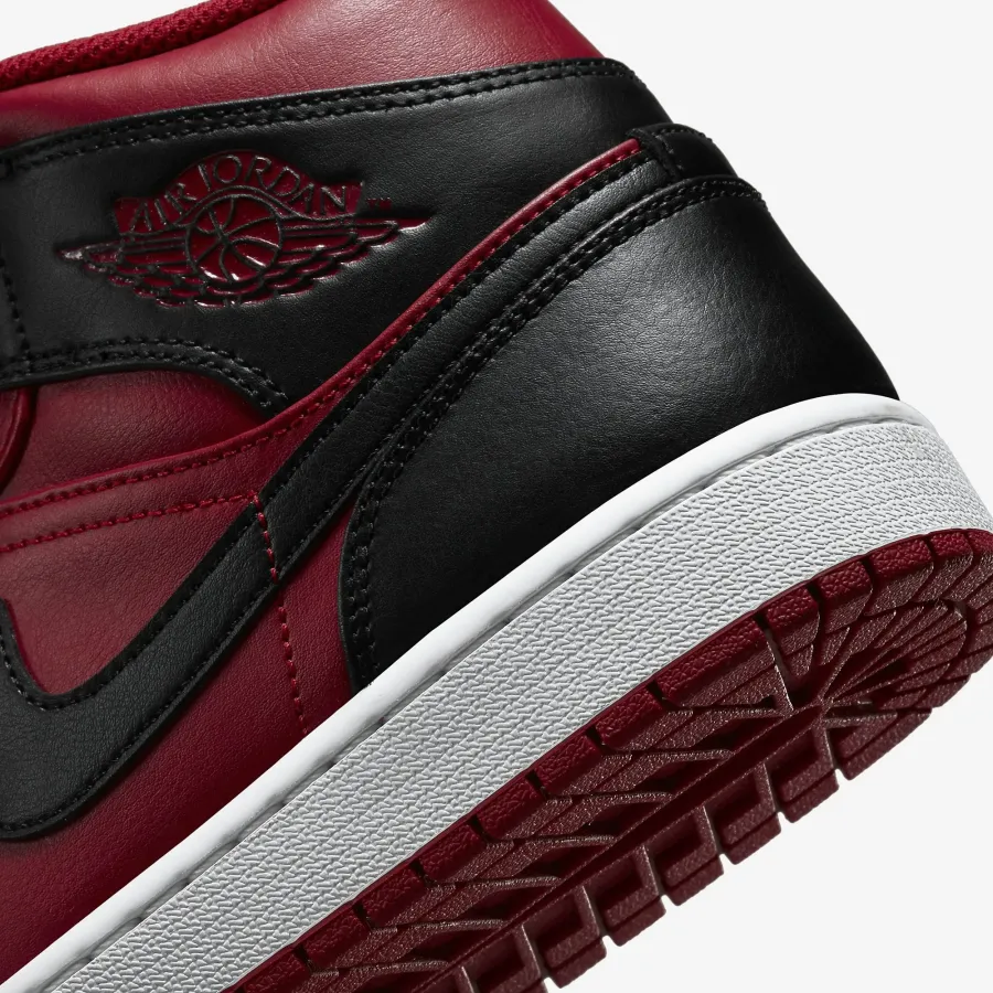 Кросівки Nike Air Jordan 1 Mid 554725-660