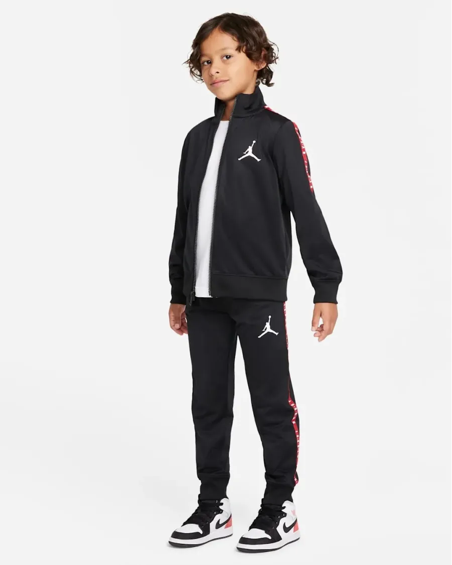 Костюм Nike Air Jordan Tricot Set 85A449-023
