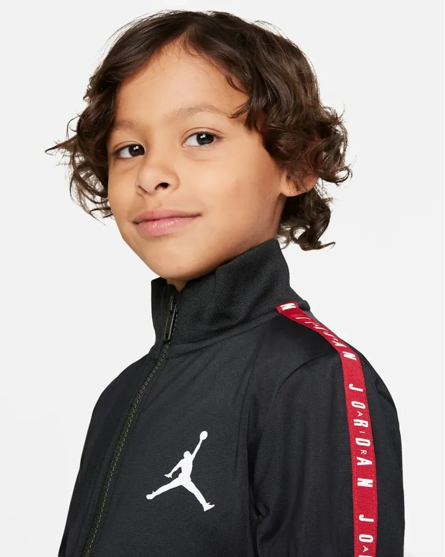 Костюм Nike Air Jordan Tricot Set 85A449-023