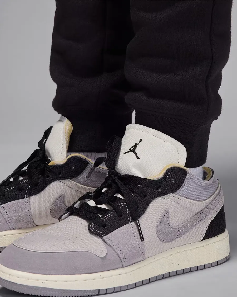 Штани Nike Air Jordan My Brooklyn Essentials Fleece Cargo 95F105-023