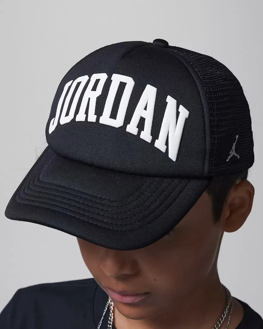 Кепка Nike Air Jordan Foam Trucker Hat 9A0940-023