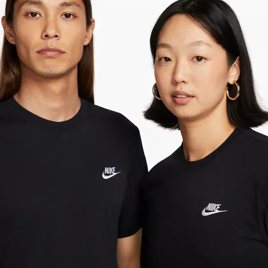 Футболка Nike Sportswear Club Tee AR4997-013