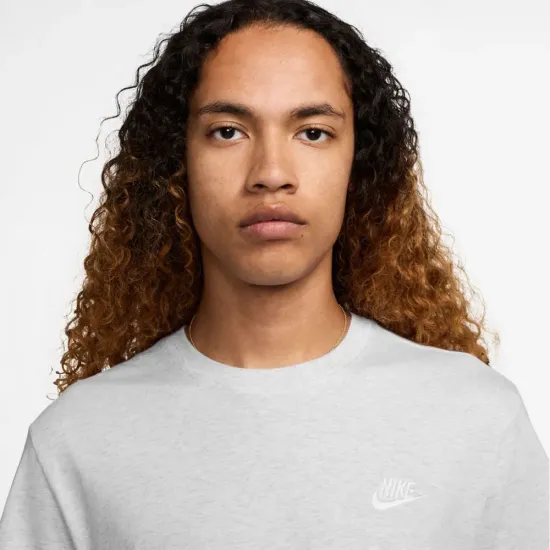 Футболка Nike Sportswear Club Tee AR4997-051