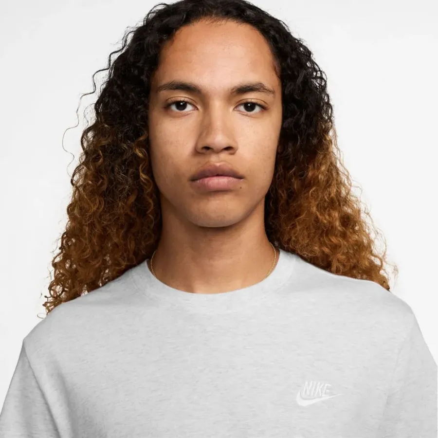 Футболка Nike Sportswear Club Tee AR4997-051