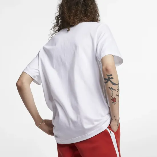 Футболка Nike Sportswear Club Tee AR4997-101