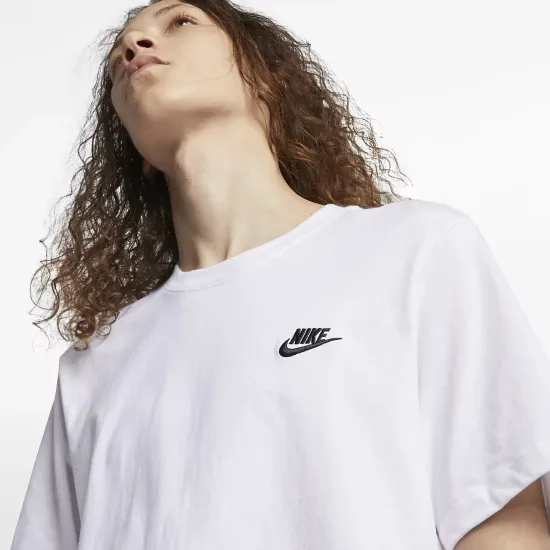 Футболка Nike Sportswear Club Tee AR4997-101