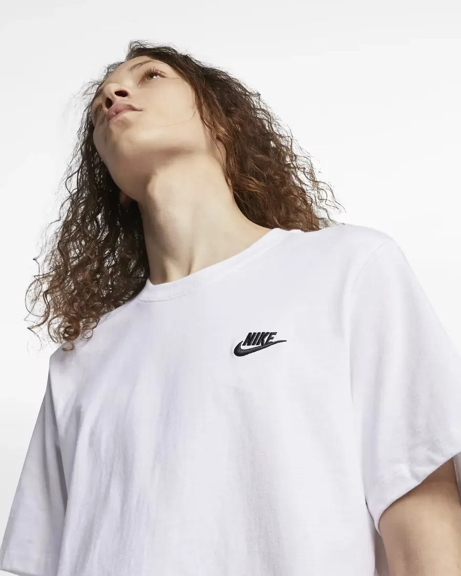 Футболка Nike Sportswear Club Tee AR4997-101