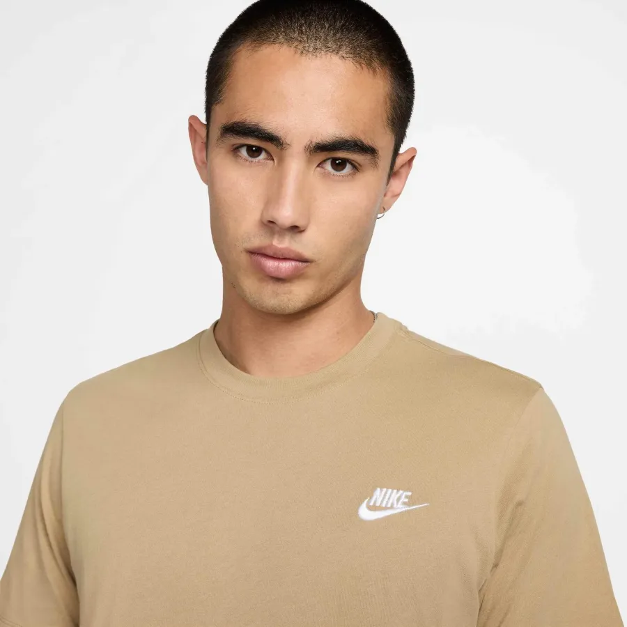 Футболка Nike Sportswear Club Tee AR4997-297
