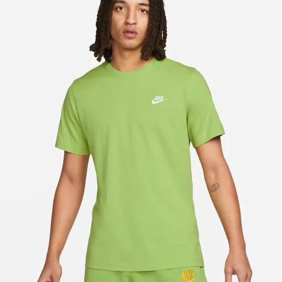 Футболка Nike Sportswear Club Tee AR4997-332