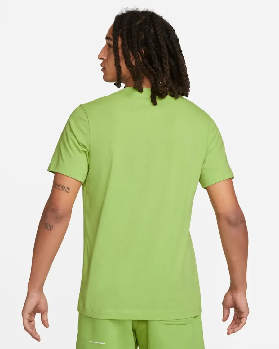 Футболка Nike Sportswear Club Tee AR4997-332