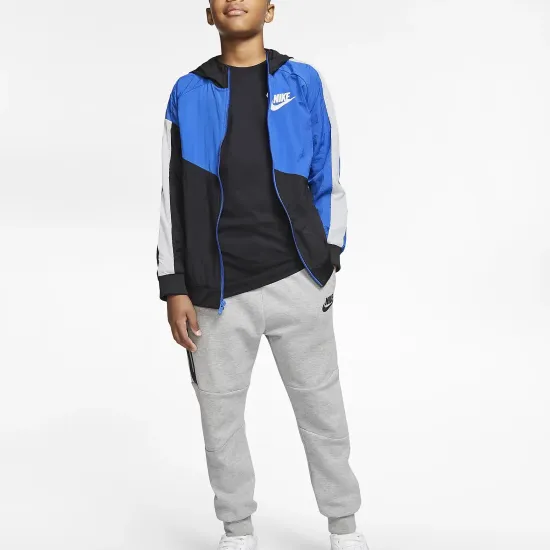 Футболка Nike Sportswear Embroidered Futura AR5254-010