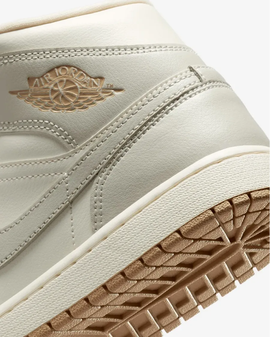 Кросівки Nike Air Jordan 1 Mid BQ6472-118