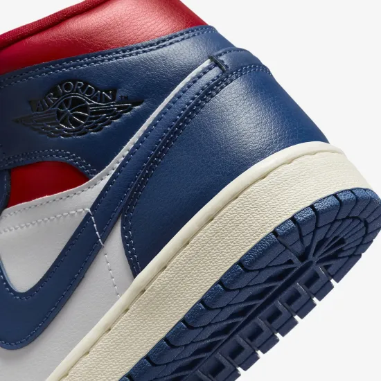 Кросівки Nike Air Jordan 1 Mid BQ6472-146