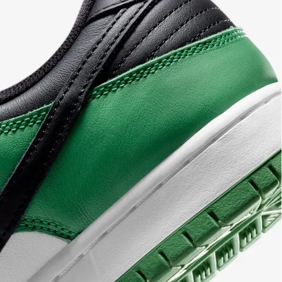 Кросівки Nike SB Dunk Low Classic BQ6817-302