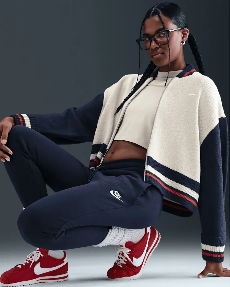 Штани Nike Sportswear Essential Reg Fleece BV4095-010