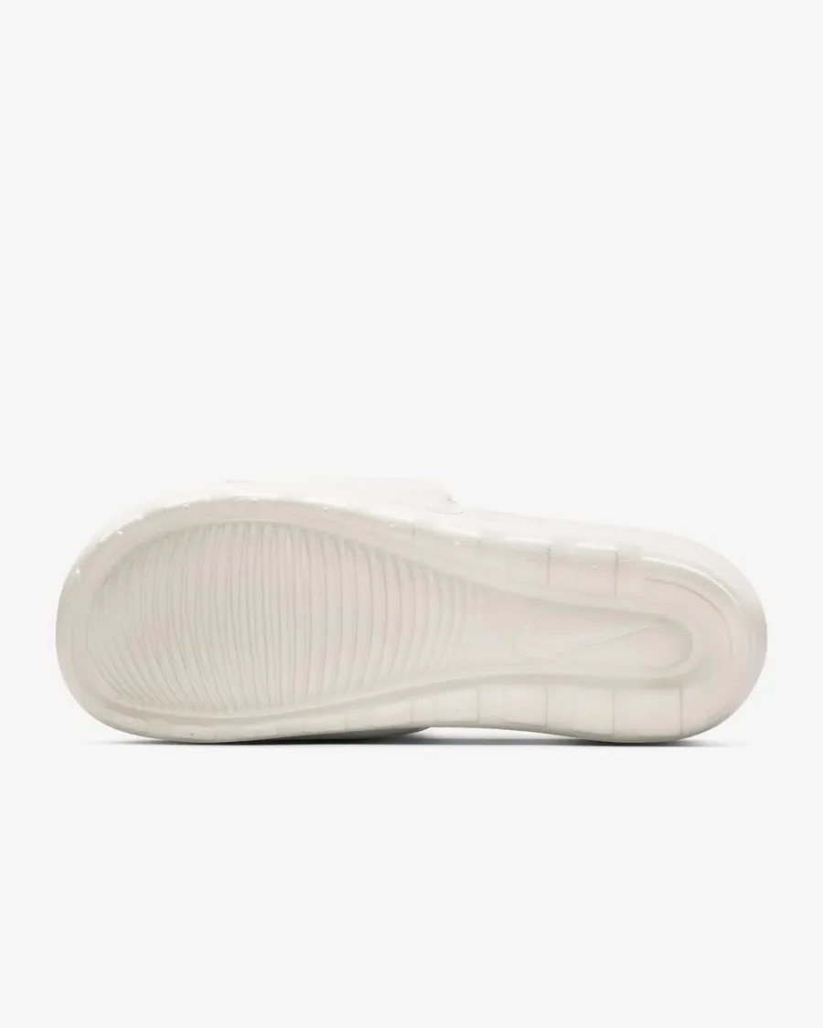 Тапочки Nike Victori One CN9675-108