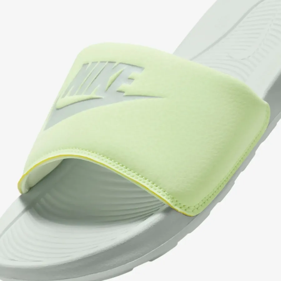 Тапочки Nike Victori One CN9677-010