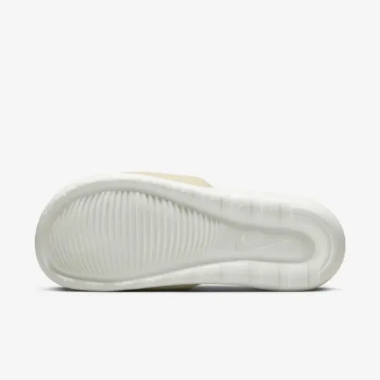 Тапочки Nike Victori One CN9677-108