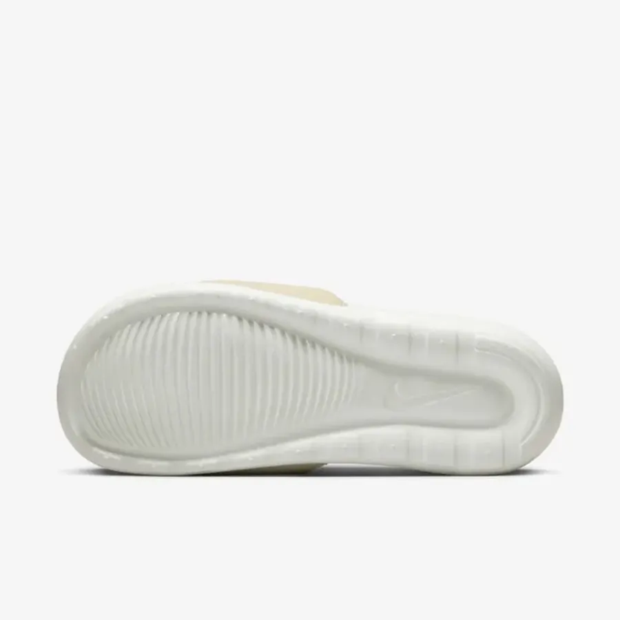 Тапочки Nike Victori One CN9677-108