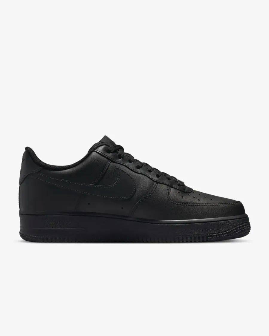 Кросівки Nike Air Force 1 07 CW2288-001