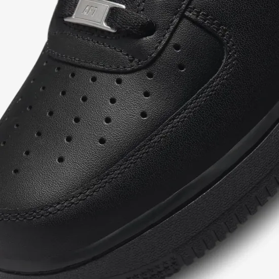 Кросівки Nike Air Force 1 07 CW2288-001