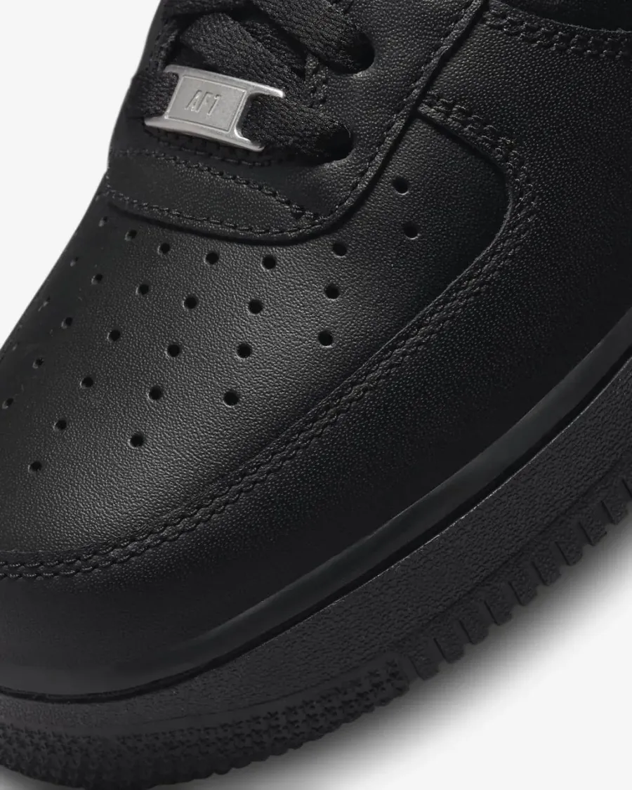 Кросівки Nike Air Force 1 07 CW2288-001