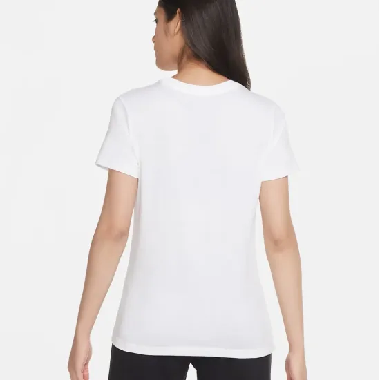 Футболка Nike Sportswear Essential Tee Crew CZ7339-101