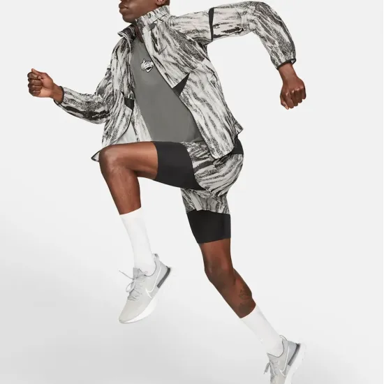 Куртка Nike Windrunner Wild Run DA1161-077
