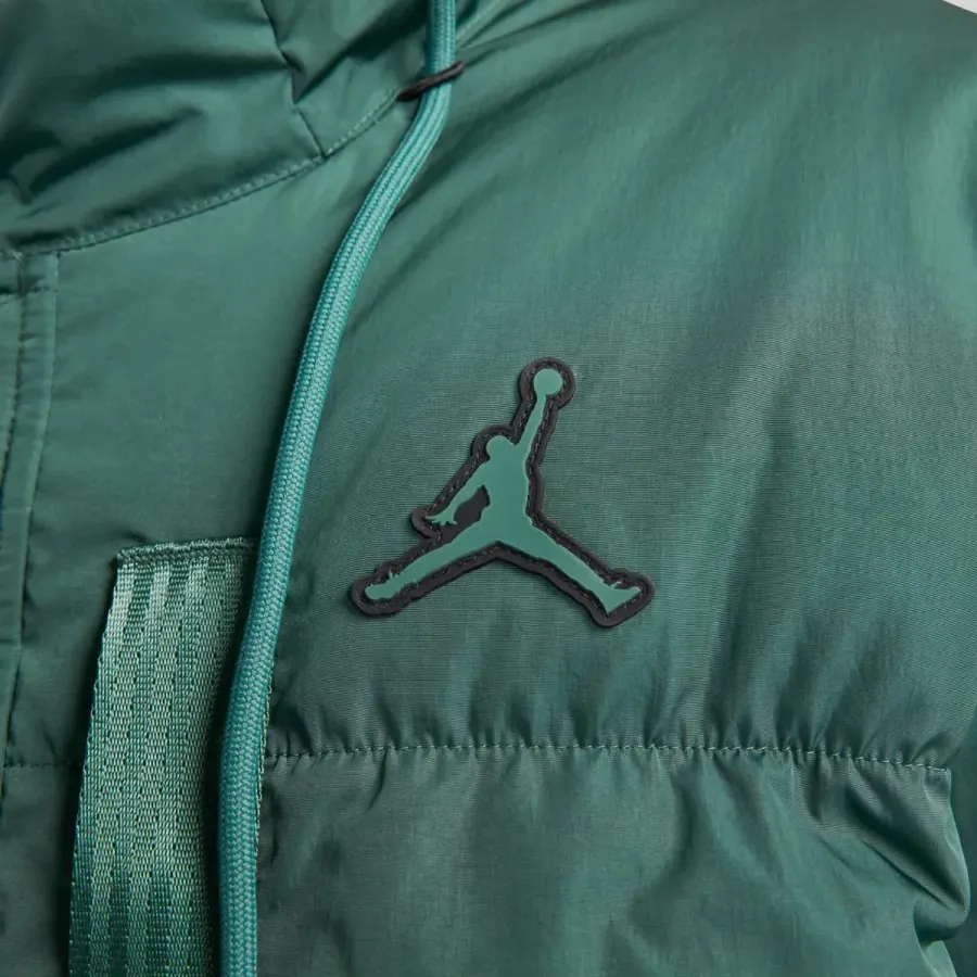 Куртка Nike Air Jordan Essential Statement DA9804-333