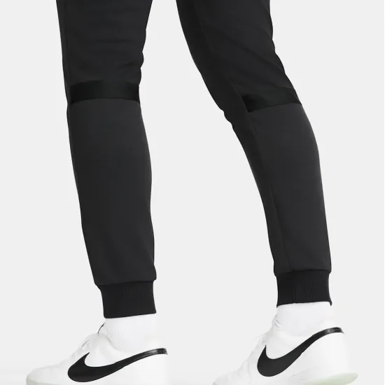 Штани Nike FC Barcelona Travel Fleece DB7873-014