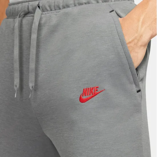 Штани Nike Liverpool FC Travel Fleece DB7876-088