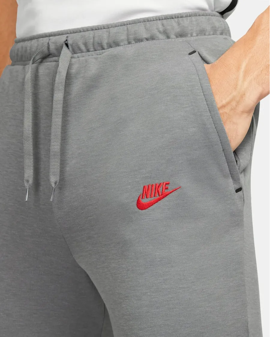 Штани Nike Liverpool FC Travel Fleece DB7876-088
