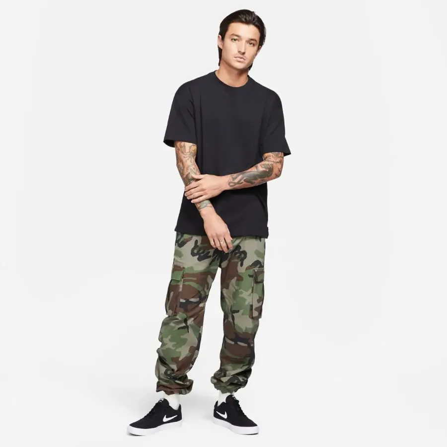 Футболка Nike SB Tee Essentials DB9975-010