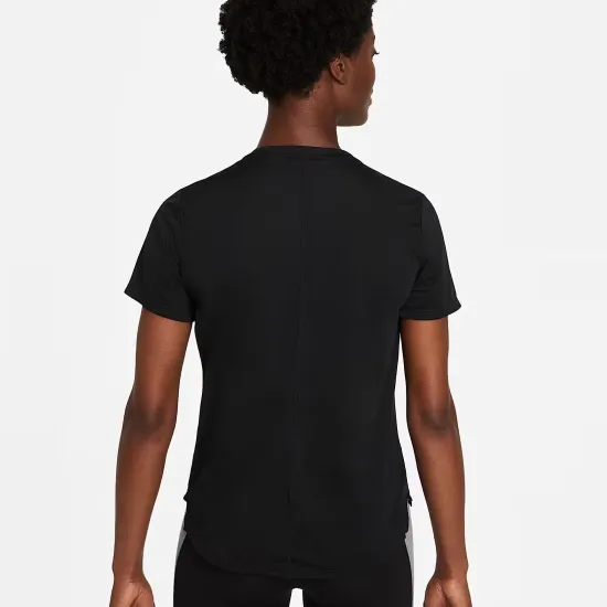Футболка Nike Dri-FIT One Standard-Fit Short-Sleeve DD0638-010