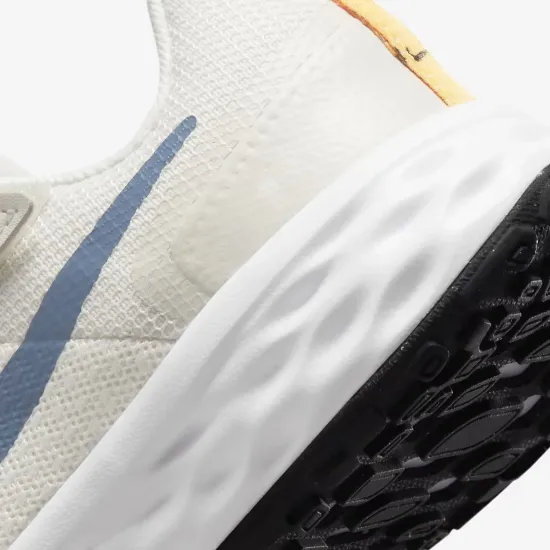 Кросівки Nike Revolution 6 DD1095-100