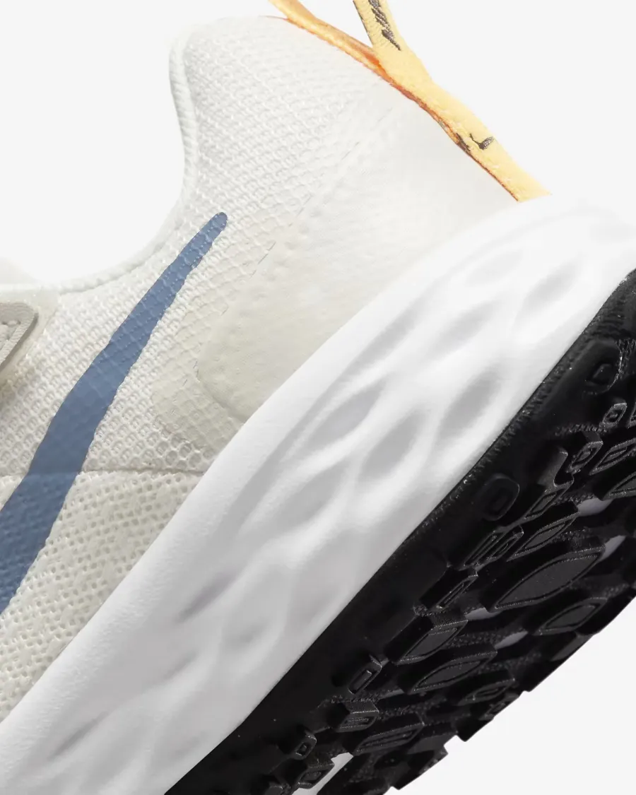 Кросівки Nike Revolution 6 DD1095-100