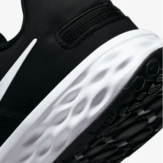 Кросівки Nike Revolution 6 FlyEase DD1113-003