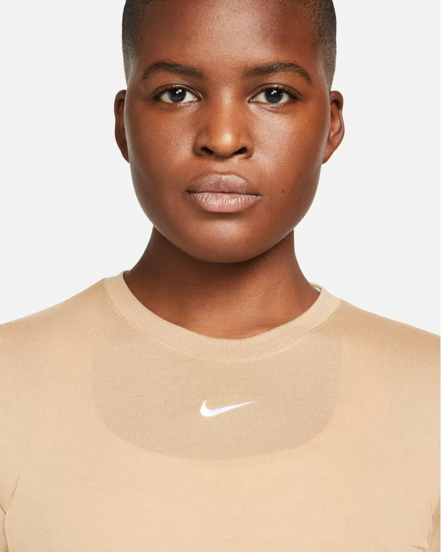 Футболка Nike Sportswear Essential Tee Slim Crop Label DD1328-200