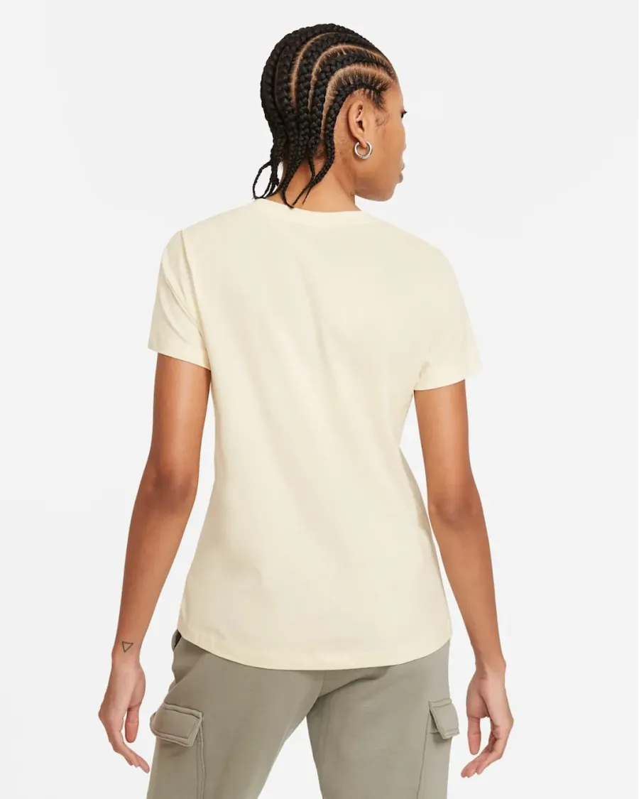 Футболка Nike Nature Pocket Tee DD1462-113