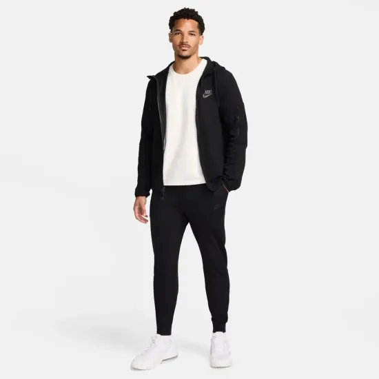 Кофта Nike Sportswear Tech Essentials Full Zip Fleece DD5284-010