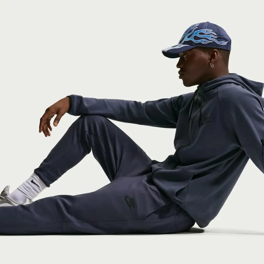 Штани Nike Sportswear Tech Essentials Fleece Joggers DD5293-437