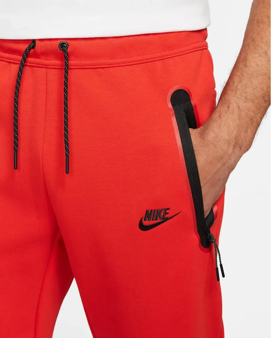 Штани Nike Liverpool FC Tech Fleece DD9725-612